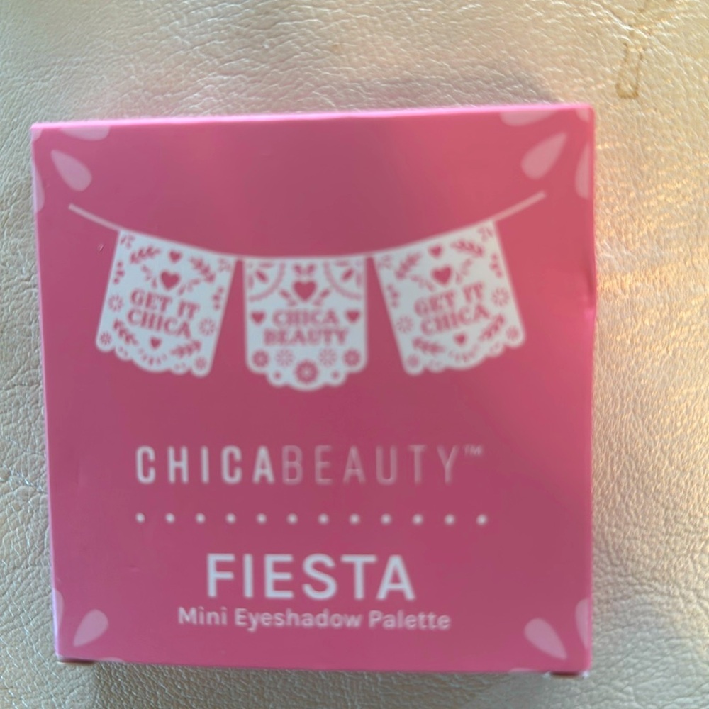 Fiesta new mini eyeshadow palette by Chicabeauty